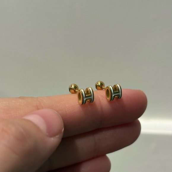 Elegant Gold h stainless steel gold plated mini Stud Earrings - Picture 3 of 5